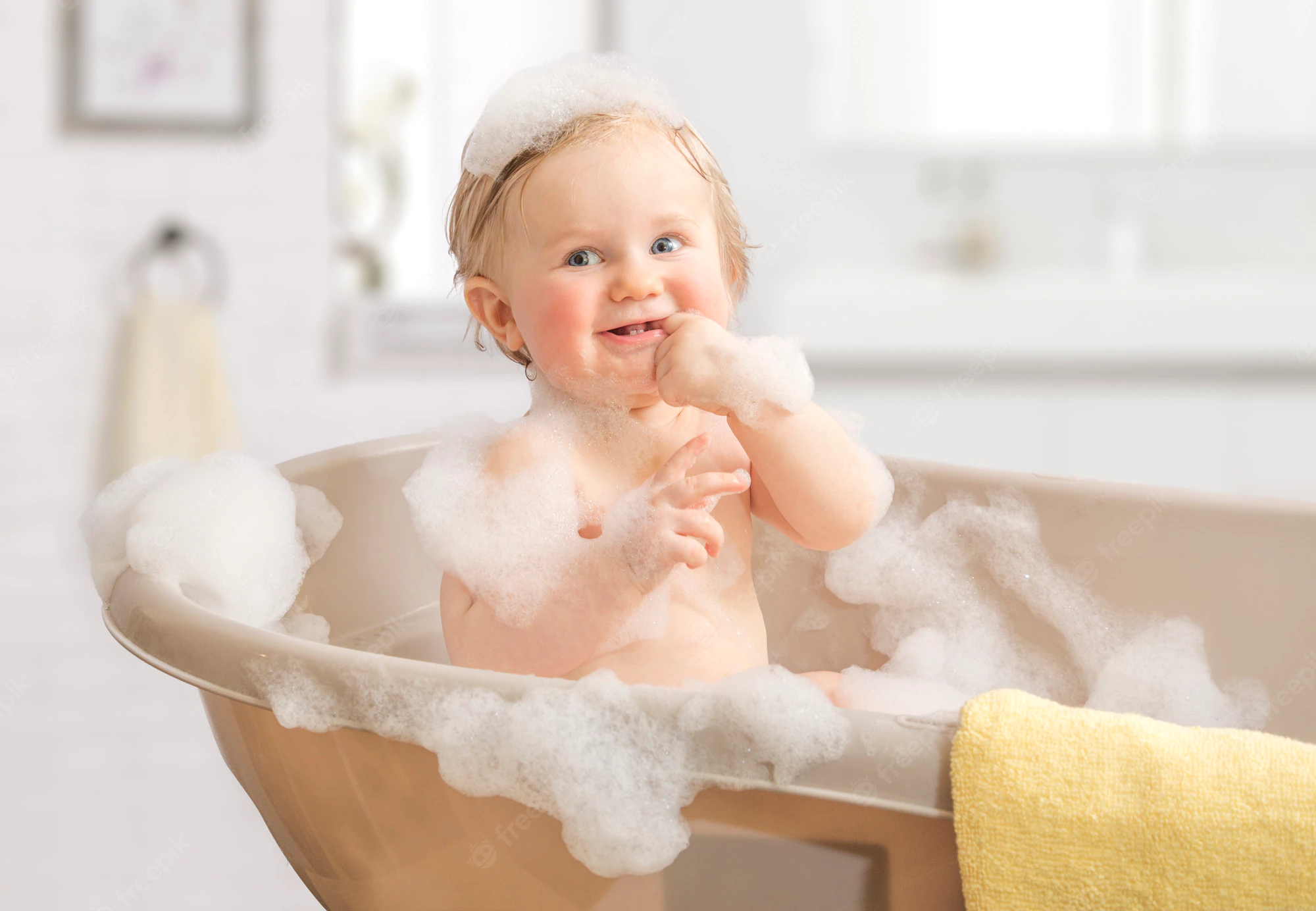 Tắm cho bé đúng cách để giữ vệ sinh và hạn chế nguy cơ cảm lạnh