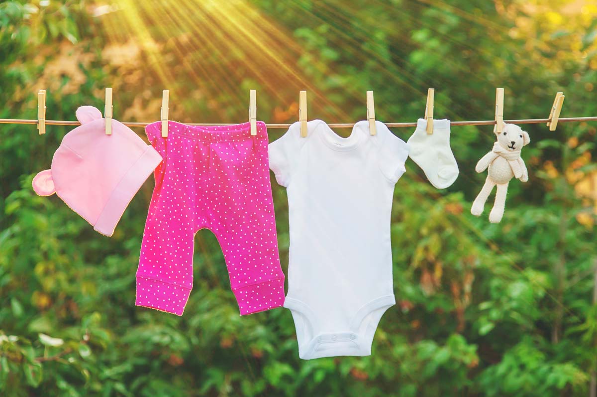 Hệ miễn dịch của bé rất nhạy cảm nên cần giặt sạch đồ trước khi mặc