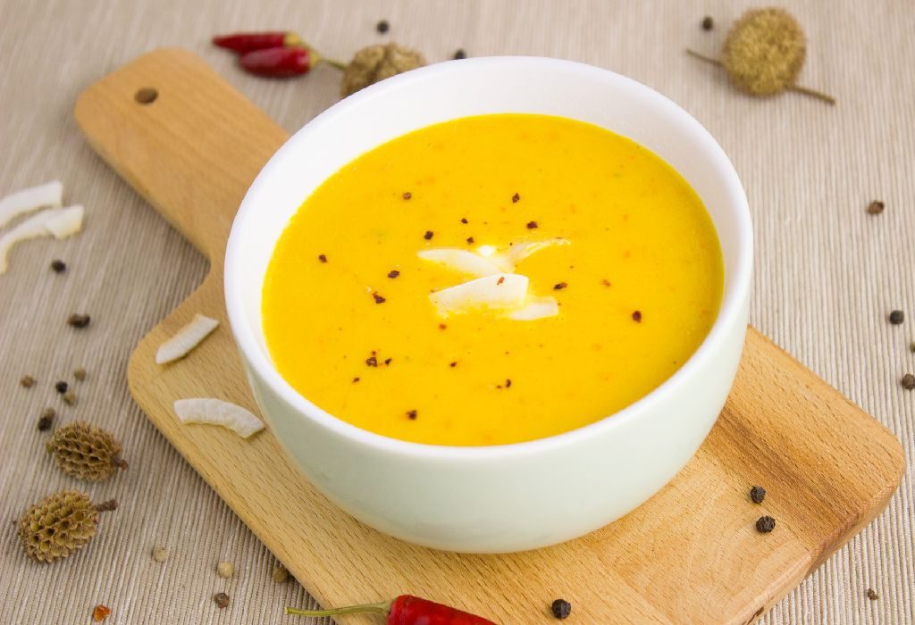 Cháo/soup bí đỏ là món ăn được ưa chuộng 
trong thực đơn ăn dặm cho bé 6 tháng 