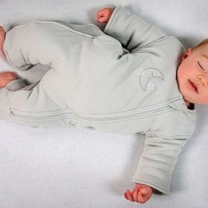 Sleepsuit cho bé là gì? Phân biệt Sleepsuit với Bodysuit